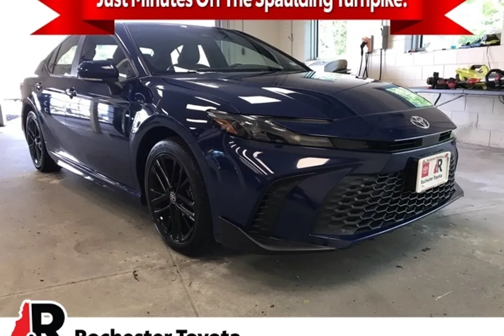 2025 Toyota Camry SE photo 1