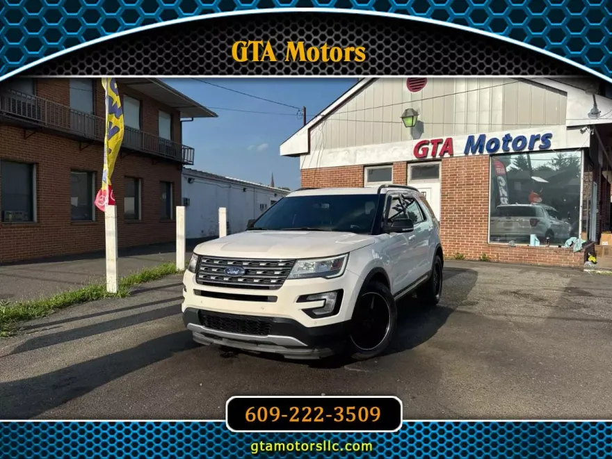2016 Ford Explorer XLT photo 1