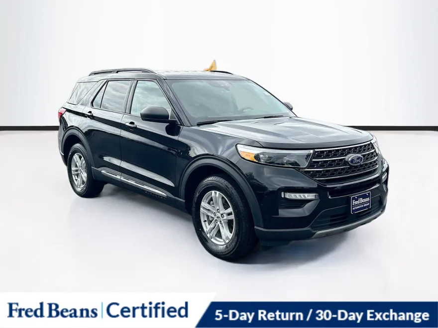 2023 Ford Explorer XLT photo 1