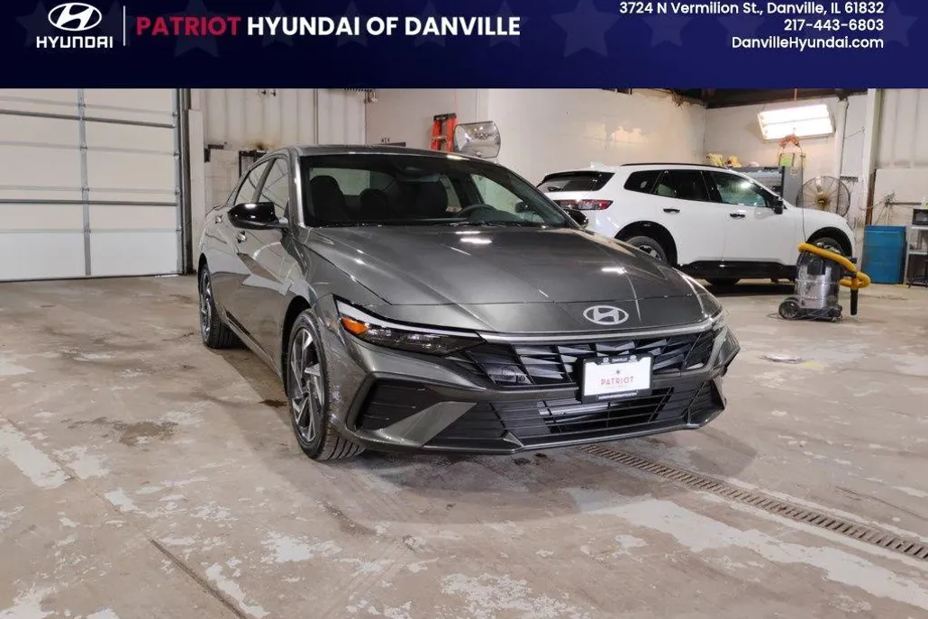 2025 Hyundai Elantra SEL Sport photo 1