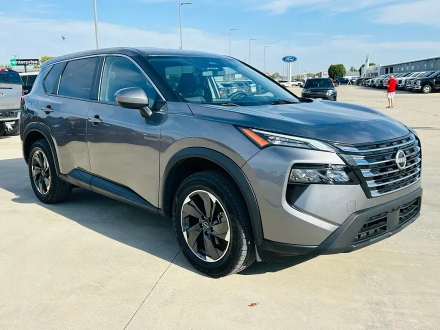 2024 Nissan Rogue SV photo 1