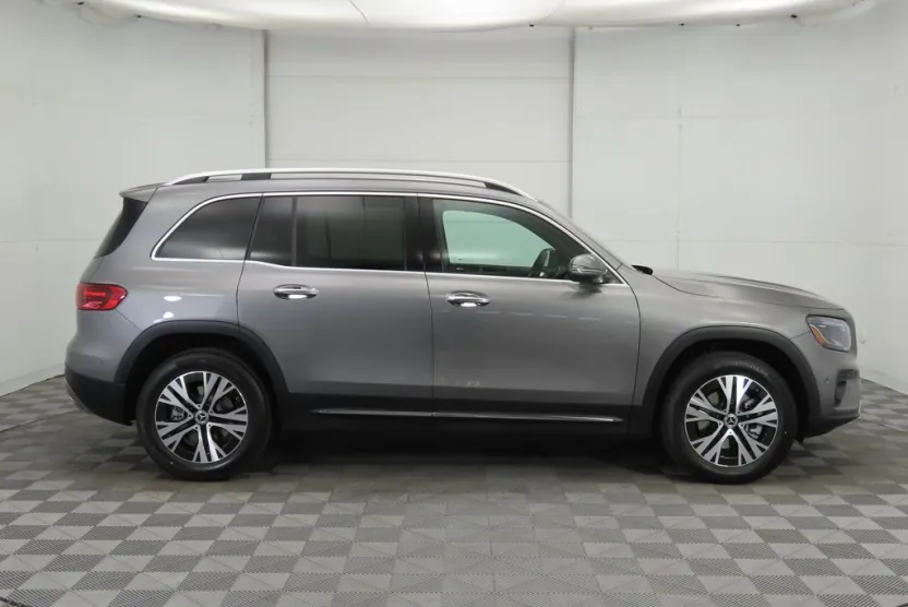 2026 Mercedes Benz GLB 250 photo 1