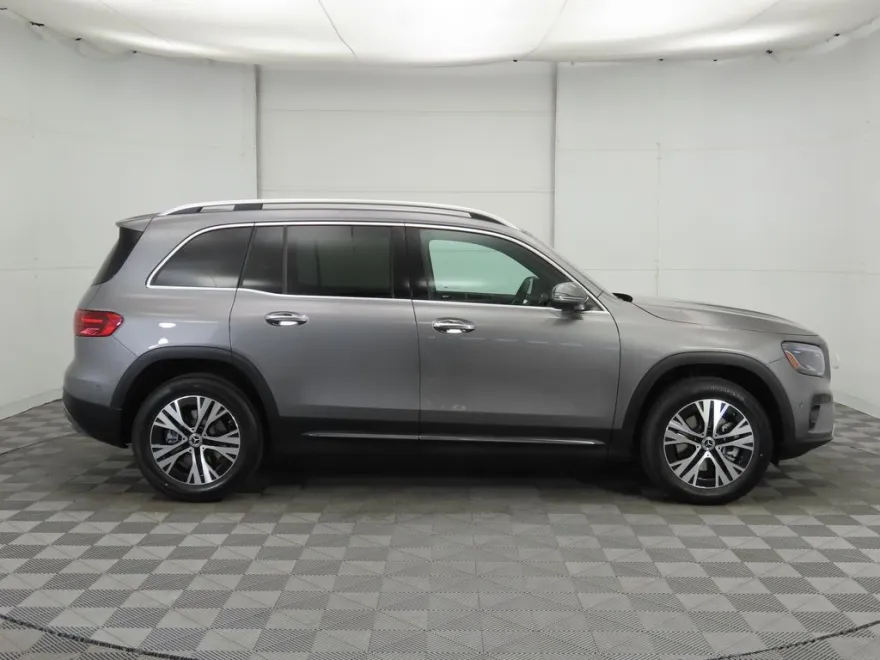 2026 Mercedes Benz GLB 250 photo 1
