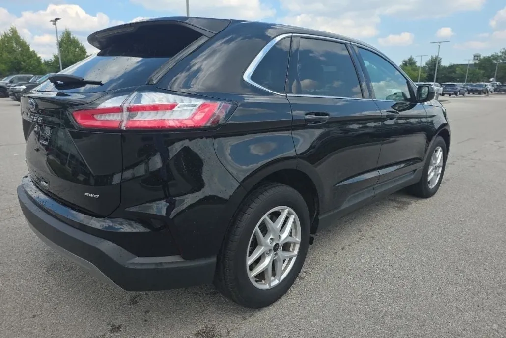 2024 Ford Edge SEL photo 1