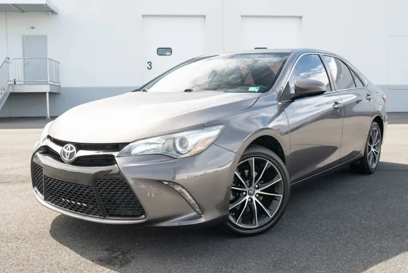 2017 Toyota Camry XSE photo 1