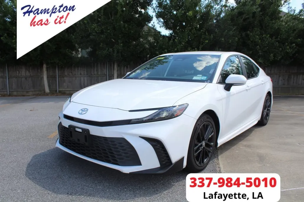 2025 Toyota Camry SE photo 1