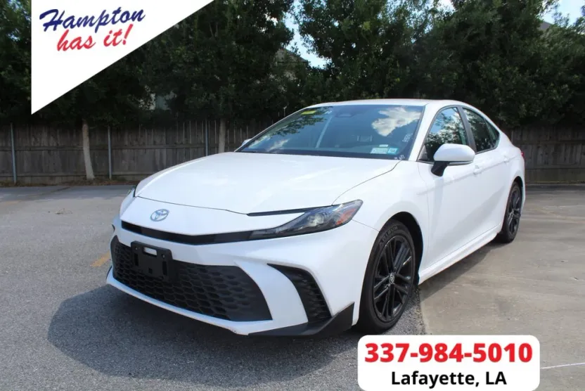 2025 Toyota Camry SE photo 1
