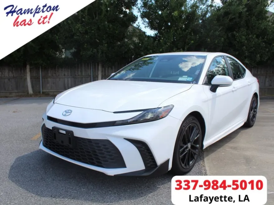 2025 Toyota Camry SE photo 1