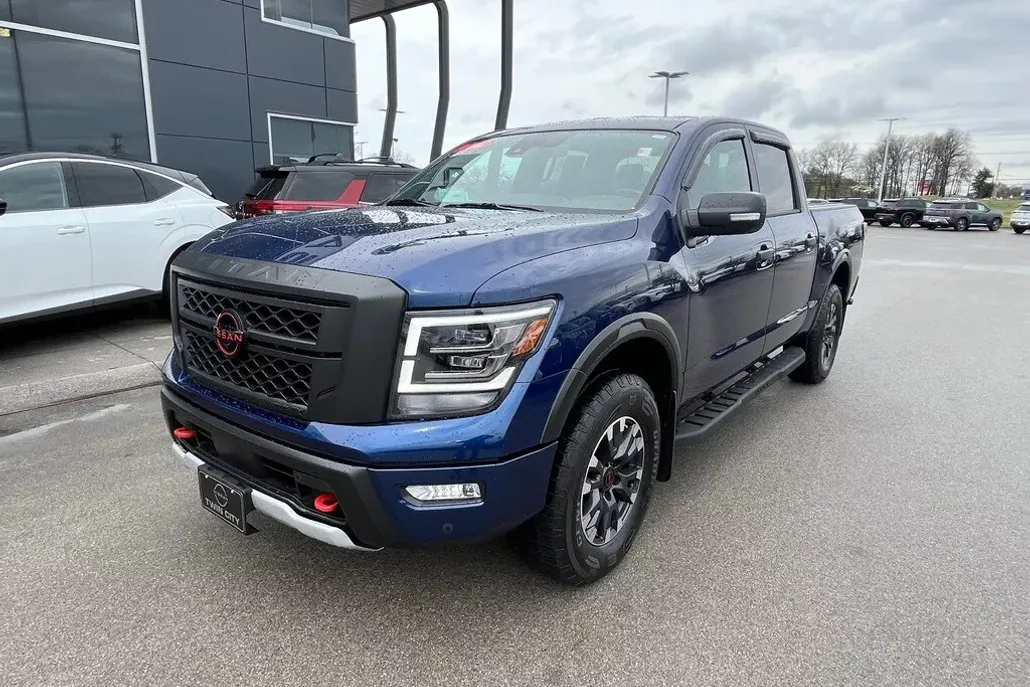 2023 Nissan Titan PRO-4X photo 1