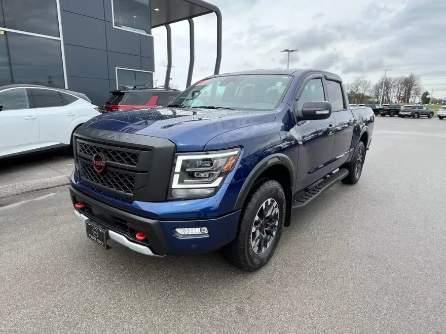 2023 Nissan Titan PRO-4X photo 1