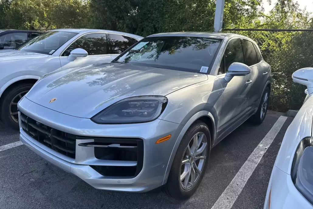 2025 Porsche Cayenne photo 1