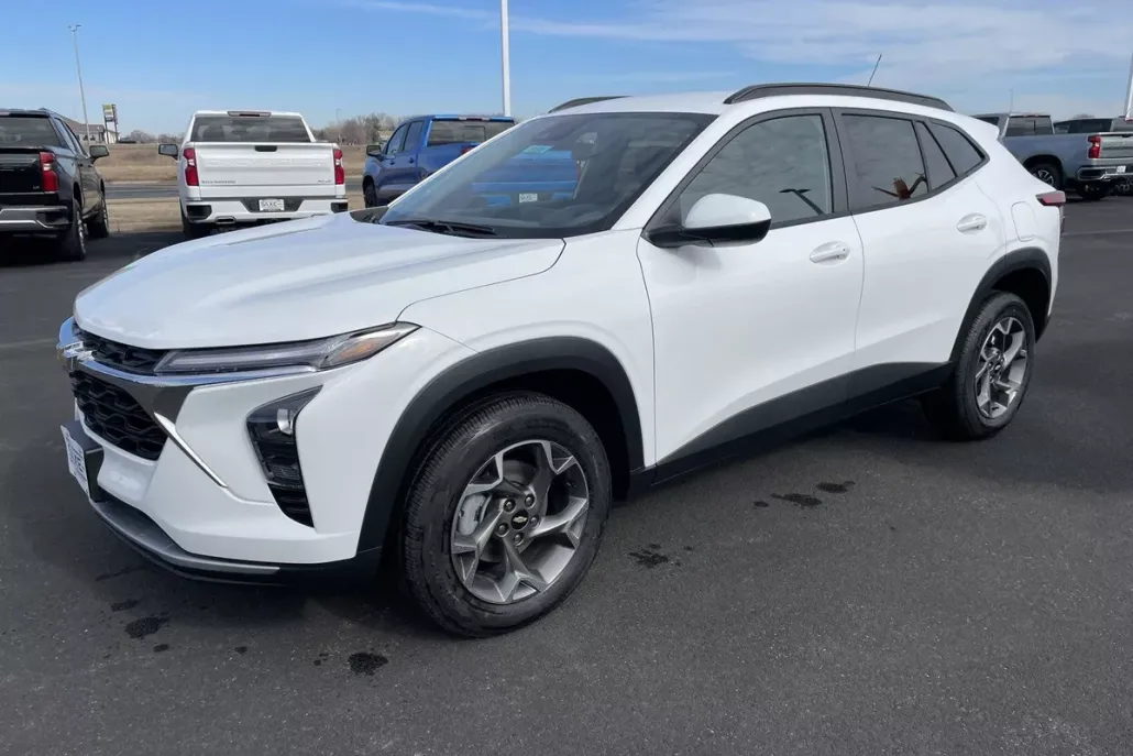 2025 Chevrolet Trax LT photo 1