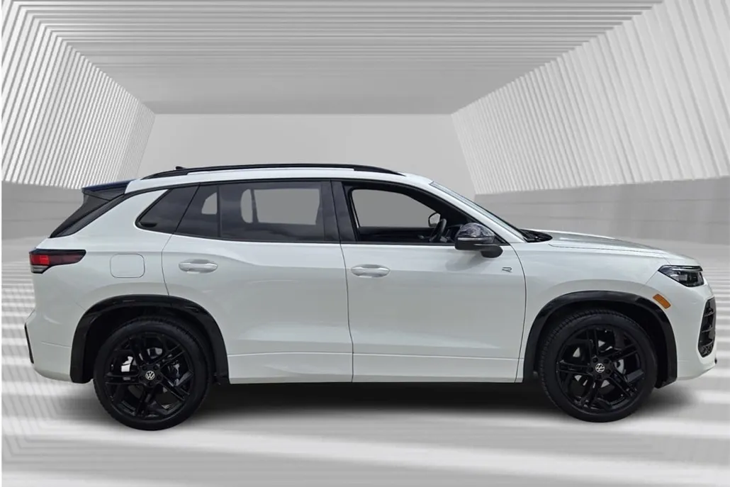 2025 Volkswagen Tiguan SE R-Line Black photo 1