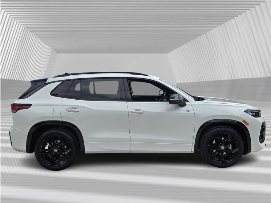 2025 Volkswagen Tiguan SE R-Line Black photo 1