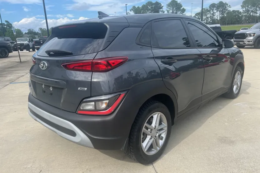 2023 Hyundai Kona SE photo 1