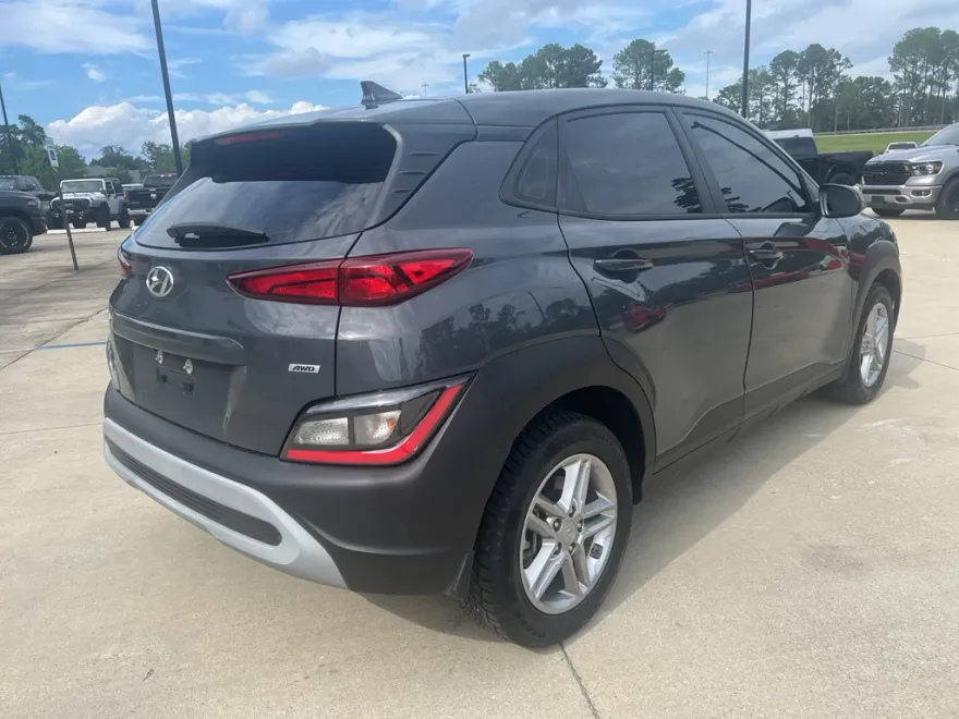 2023 Hyundai Kona SE photo 1