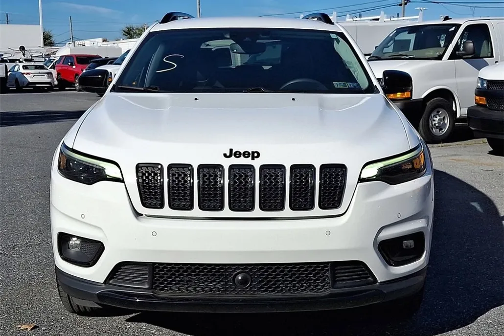 2023 Jeep Cherokee Altitude Lux photo 1