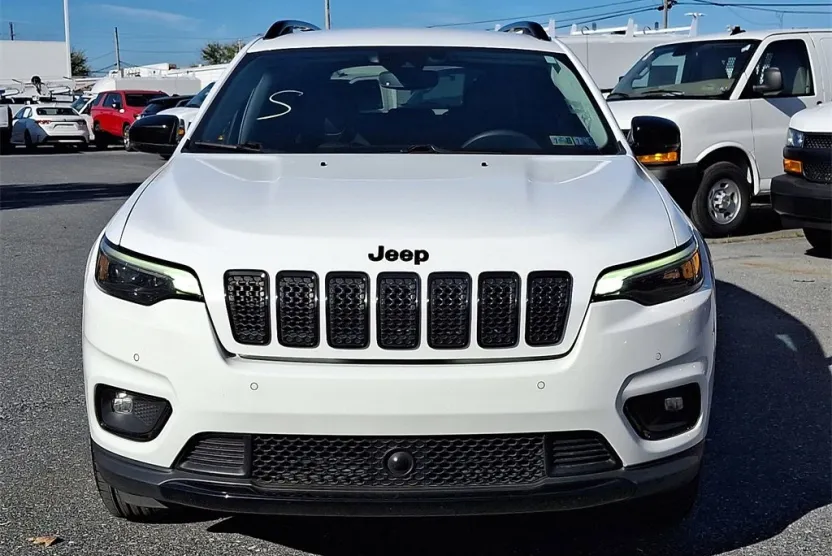 2023 Jeep Cherokee Altitude Lux photo 1