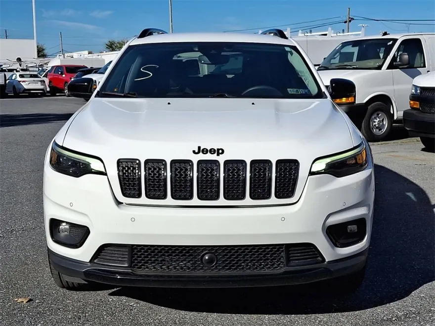 2023 Jeep Cherokee Altitude Lux photo 1