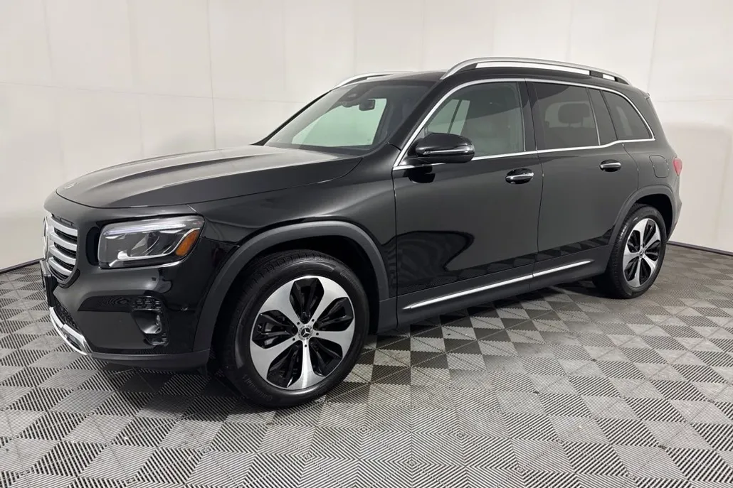 2024 Mercedes Benz GLB 250 photo 1