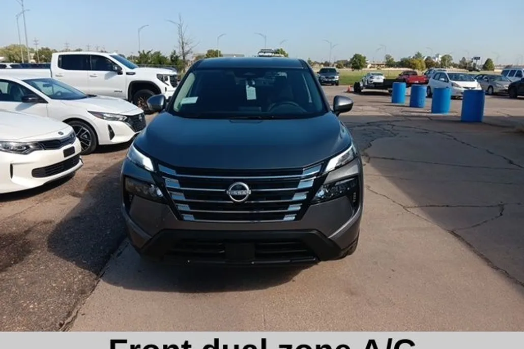 2026 Nissan Rogue SV photo 1