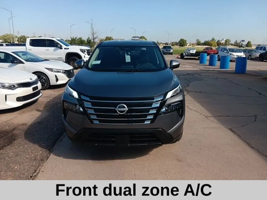 2026 Nissan Rogue SV photo 1