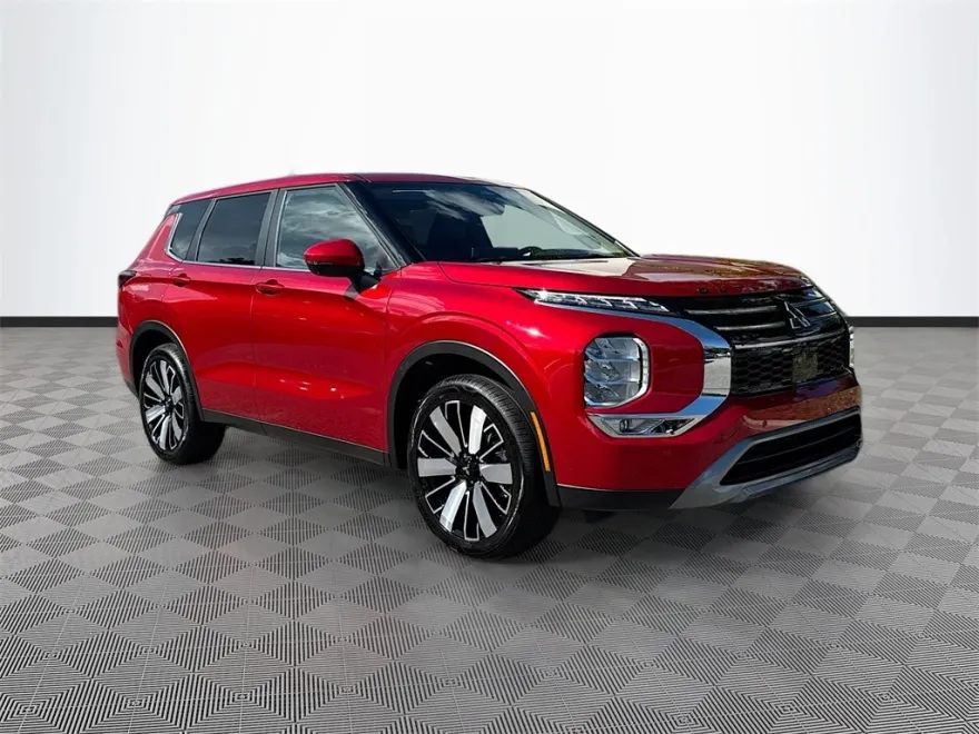 2025 Mitsubishi Outlander SE photo 1