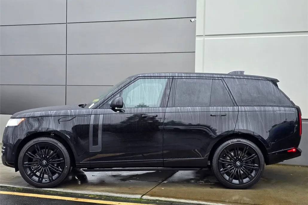 2025 Land Rover Range Rover SE photo 1
