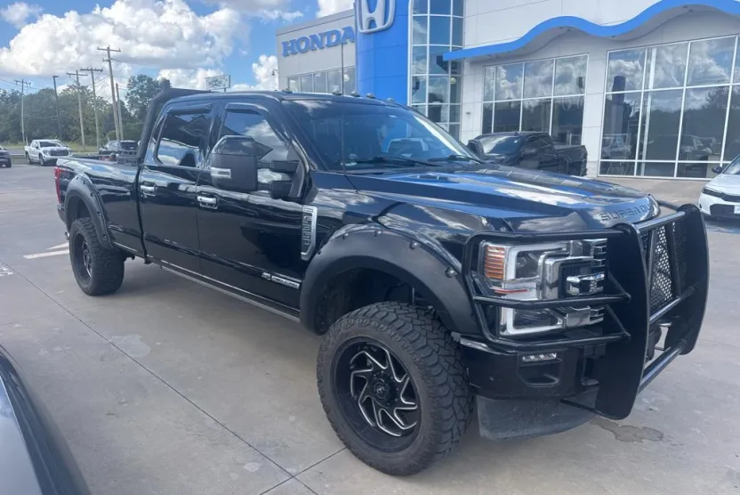 2022 Ford F-350 Limited photo 1