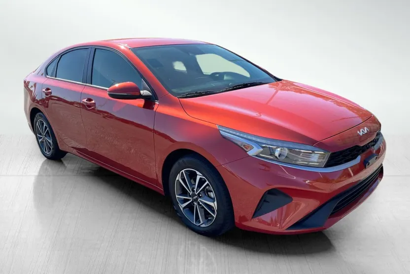 2023 Kia Forte LXS photo 1