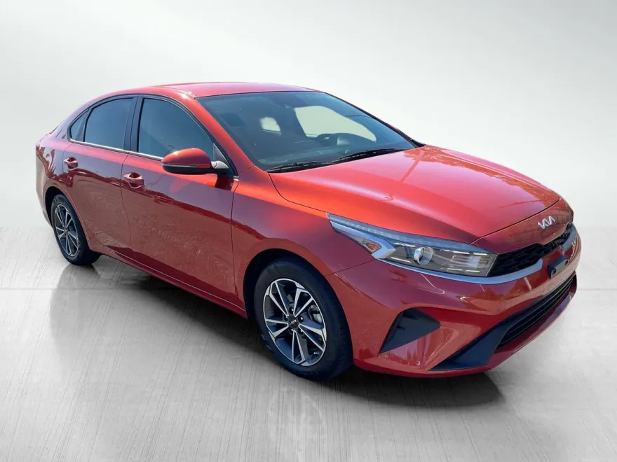 2023 Kia Forte LXS photo 1