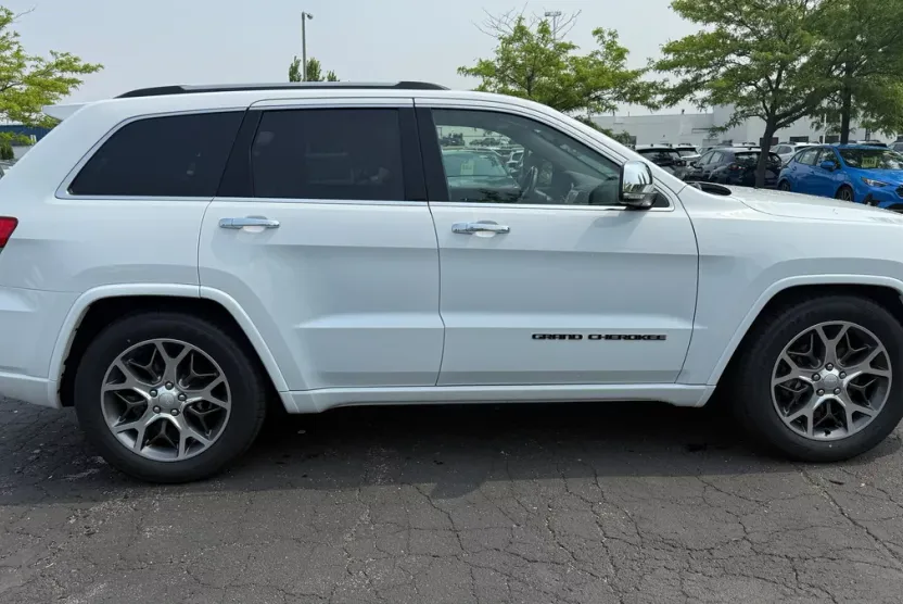 2021 Jeep Grand Cherokee Overland photo 1
