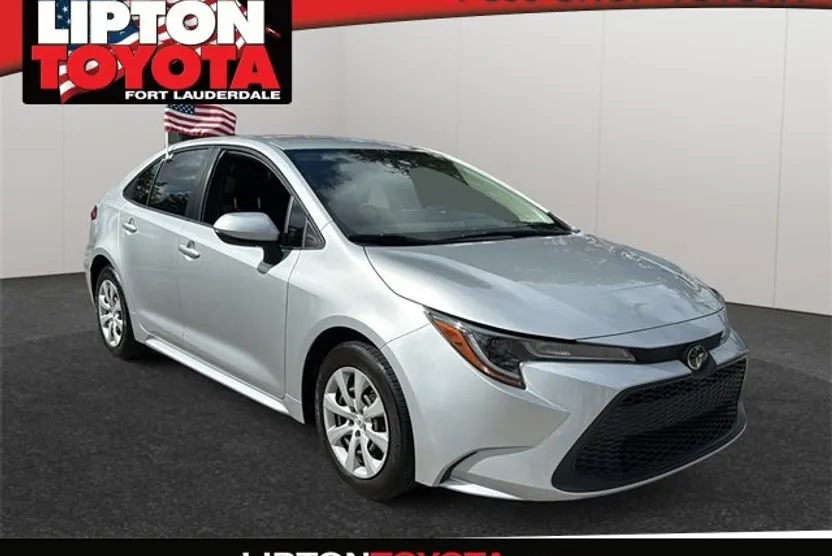 2022 Toyota Corolla LE photo 1