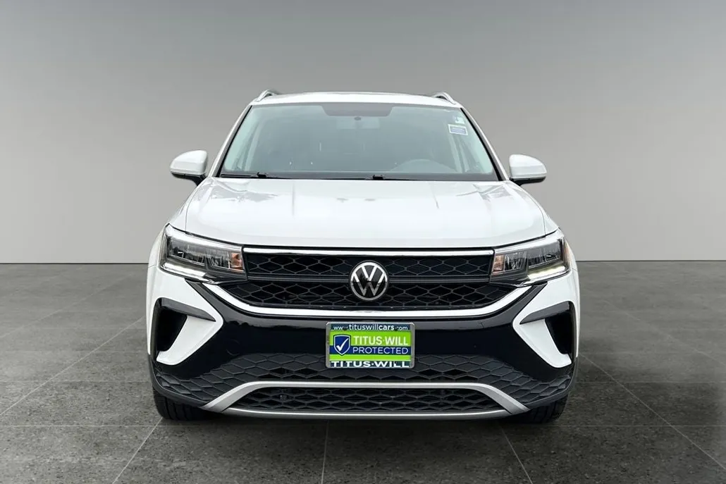 2022 Volkswagen Taos SE photo 1