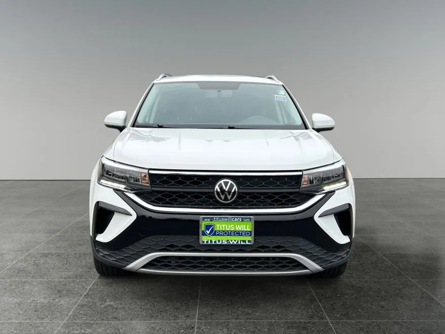 2022 Volkswagen Taos SE photo 1