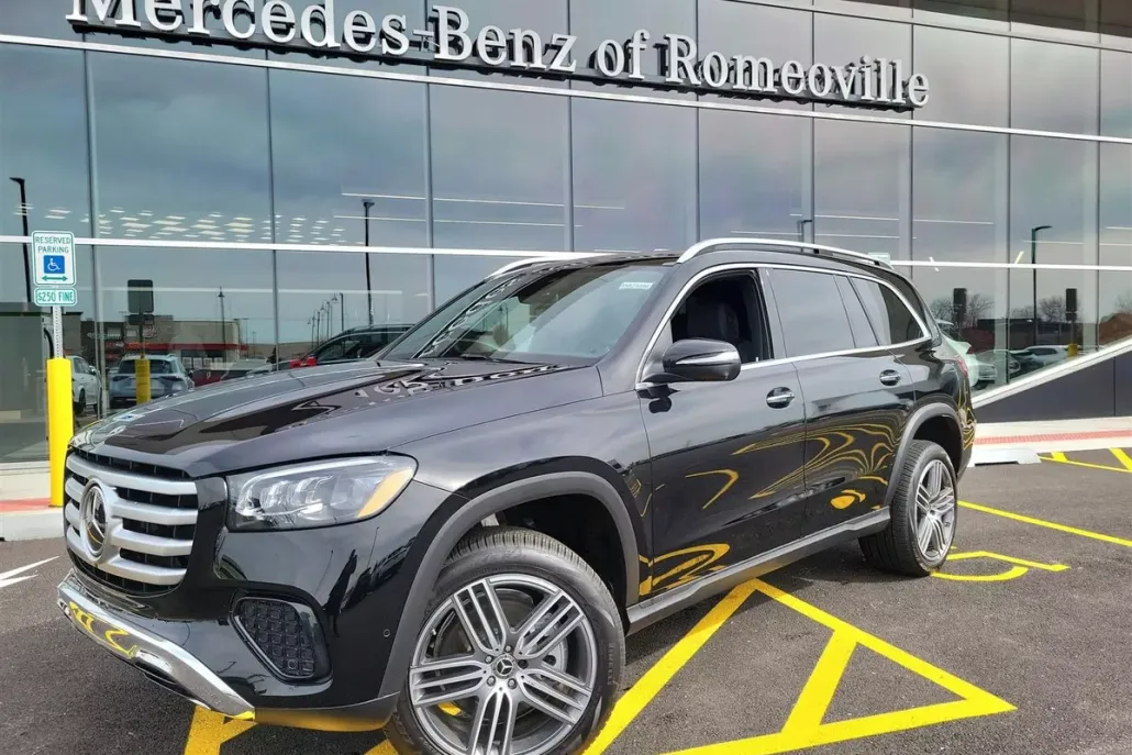 2025 Mercedes Benz GLS 450 4MATIC photo 1