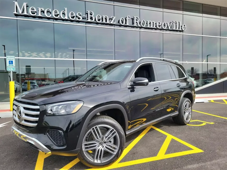 2025 Mercedes Benz GLS 450 4MATIC photo 1