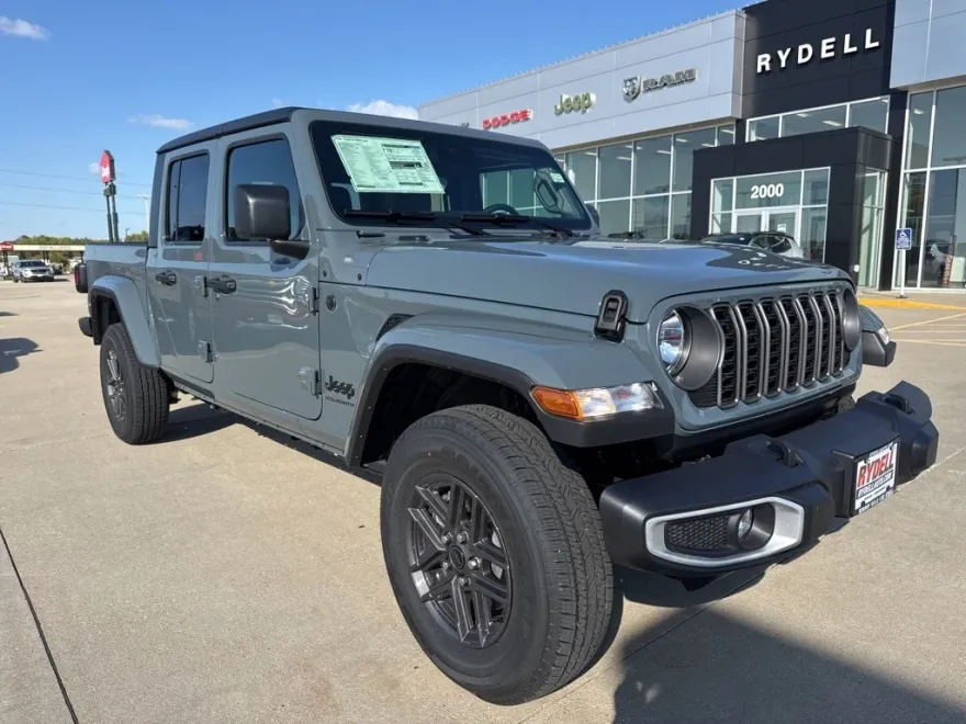 2025 Jeep Gladiator Sport S photo 1