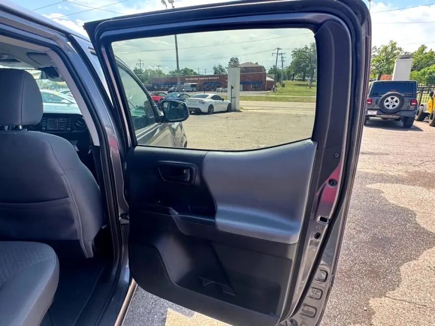 2021 Toyota Tacoma SR5 Double Cab photo 17