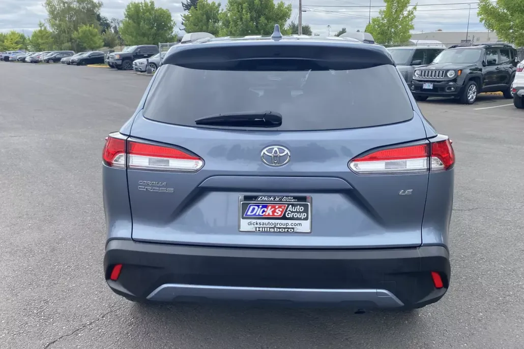 2023 Toyota Corolla Cross LE photo 1