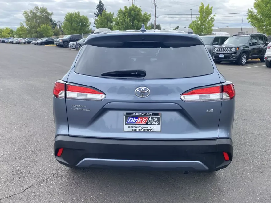 2023 Toyota Corolla Cross LE photo 1
