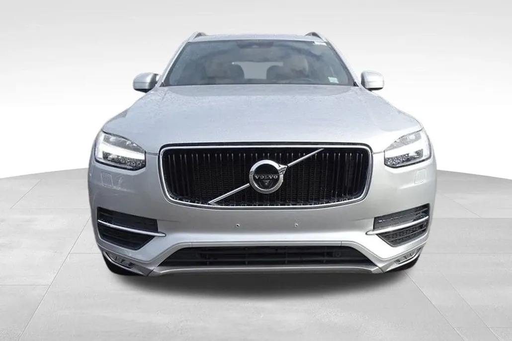 2018 Volvo XC90 T6 AWD Momentum photo 1