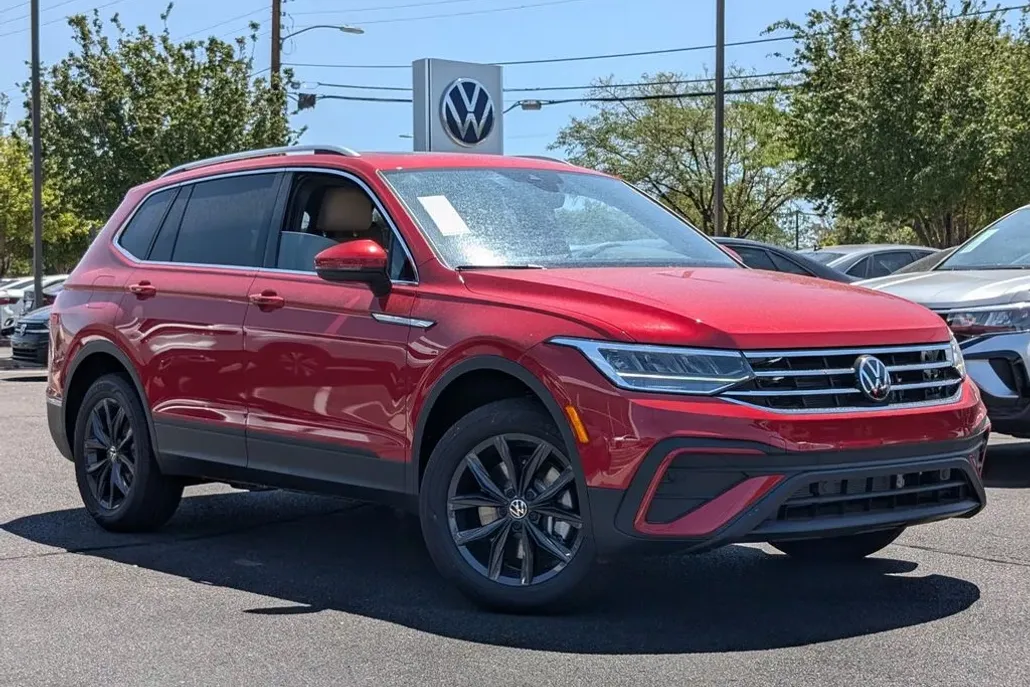 2024 Volkswagen Tiguan SE photo 1