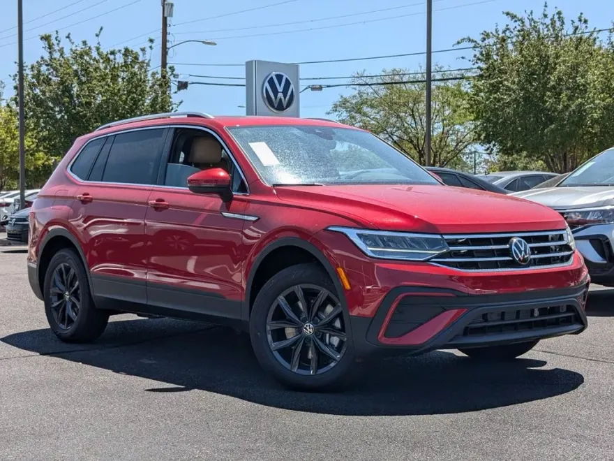 2024 Volkswagen Tiguan SE photo 1