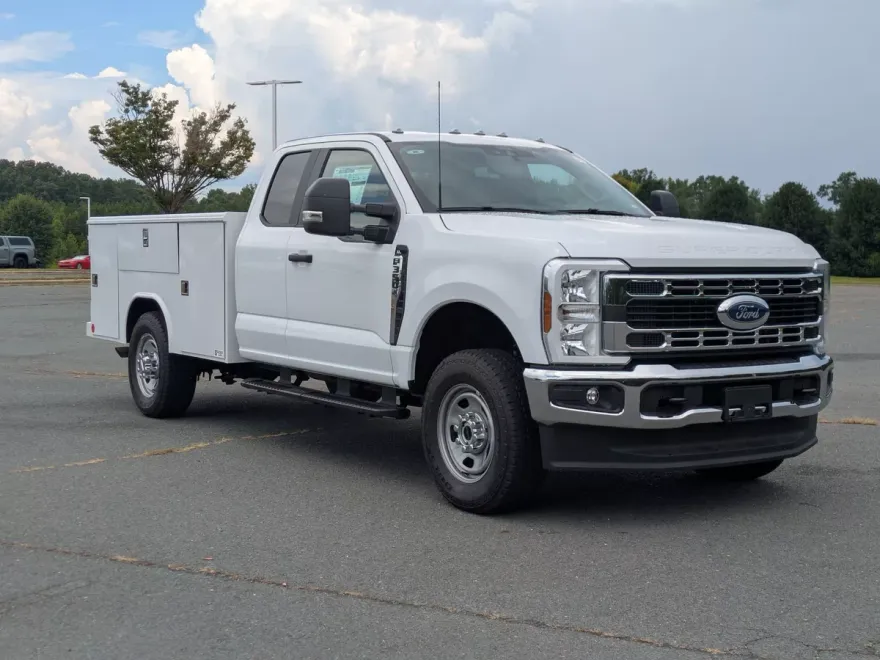 2025 Ford F-350 XL photo 1