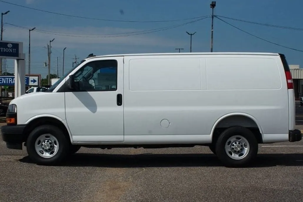 2025 Chevrolet Express Cargo 2500 photo 1