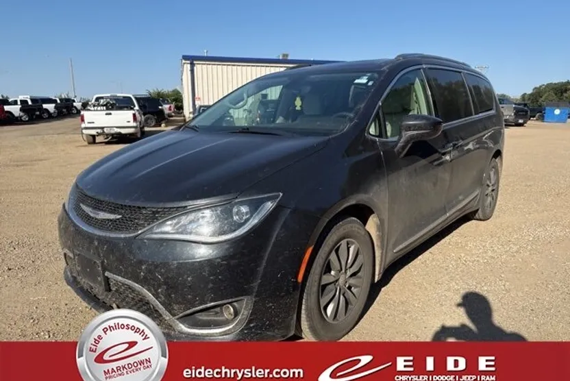 2020 Chrysler Pacifica Touring Plus photo 1