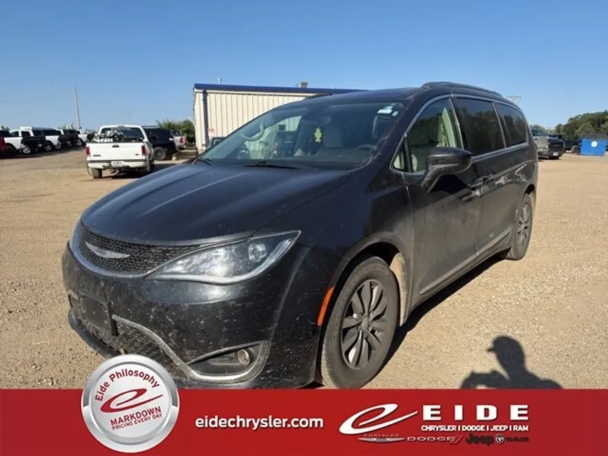2020 Chrysler Pacifica Touring Plus photo 1