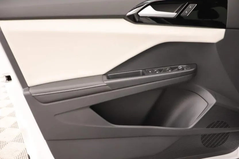 2025 Volkswagen Taos S photo 1