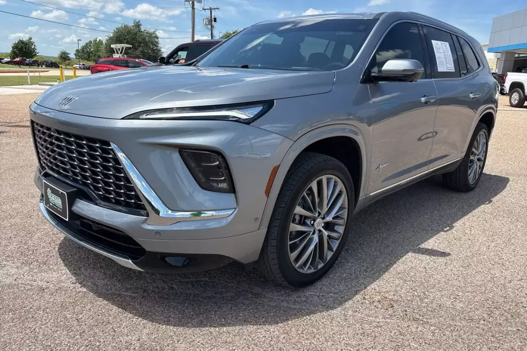 2025 Buick Enclave Avenir photo 1